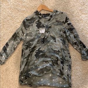 SUPER STAR CAMO BLOUSE